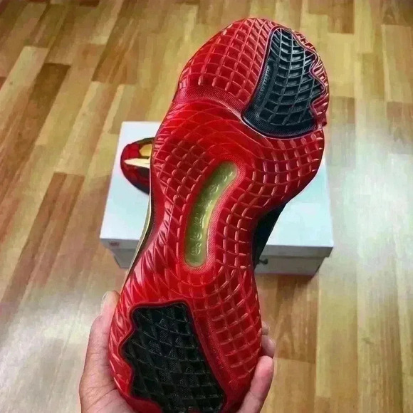 💰HUGE CLEARANCE SALE 💰 Adidas D.O.N. Issue 3 Junior Spider-Man Basketball Shoe - Picture 5 of 8